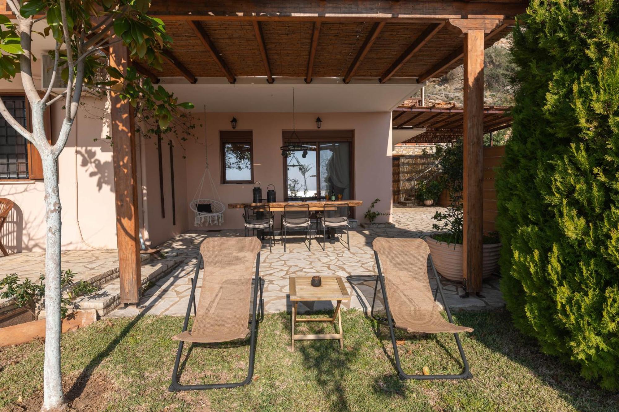 Paralio Astros Beachfront Suites Xiropigado Exterior photo
