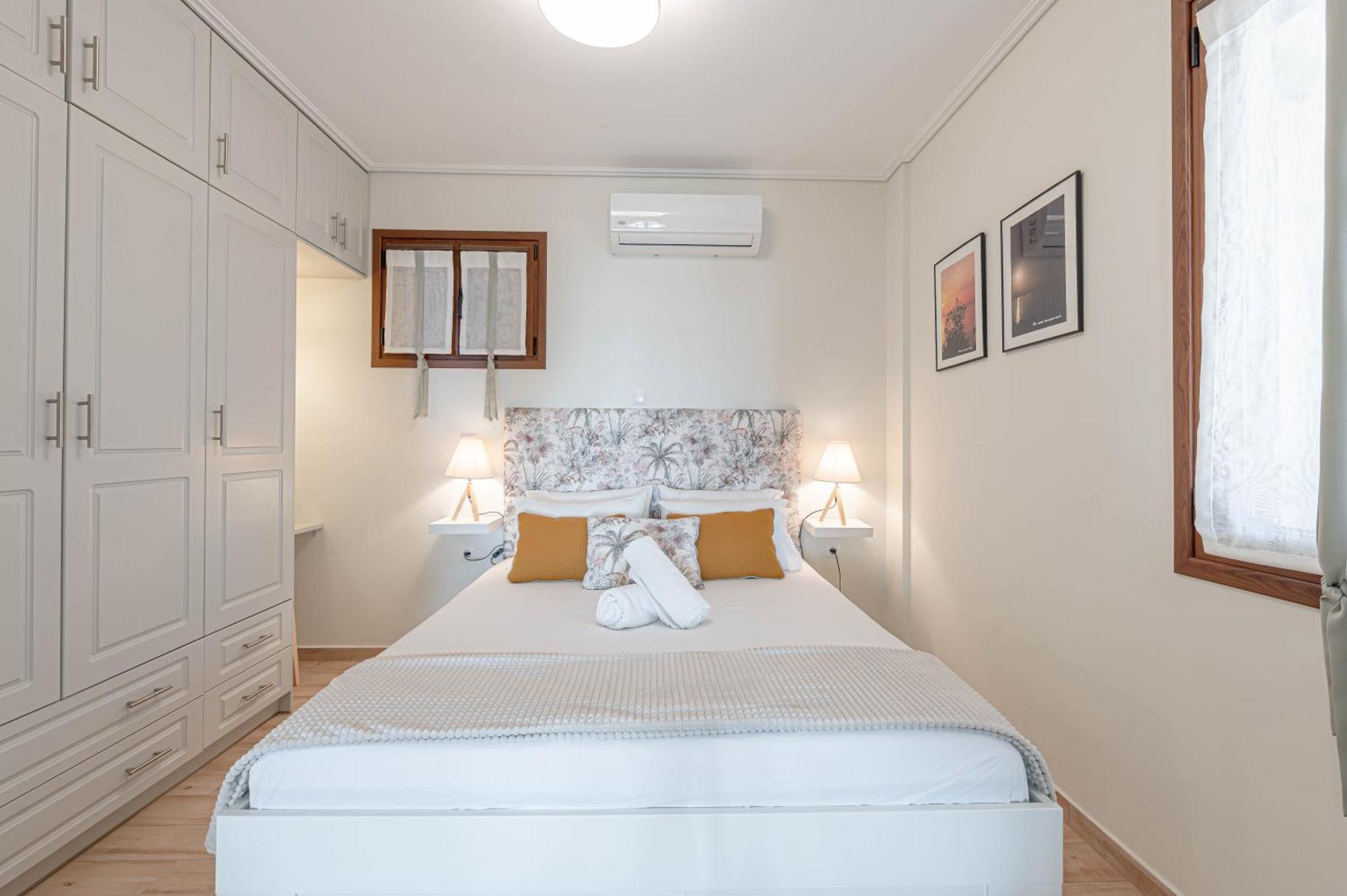 Paralio Astros Beachfront Suites Xiropigado Exterior photo