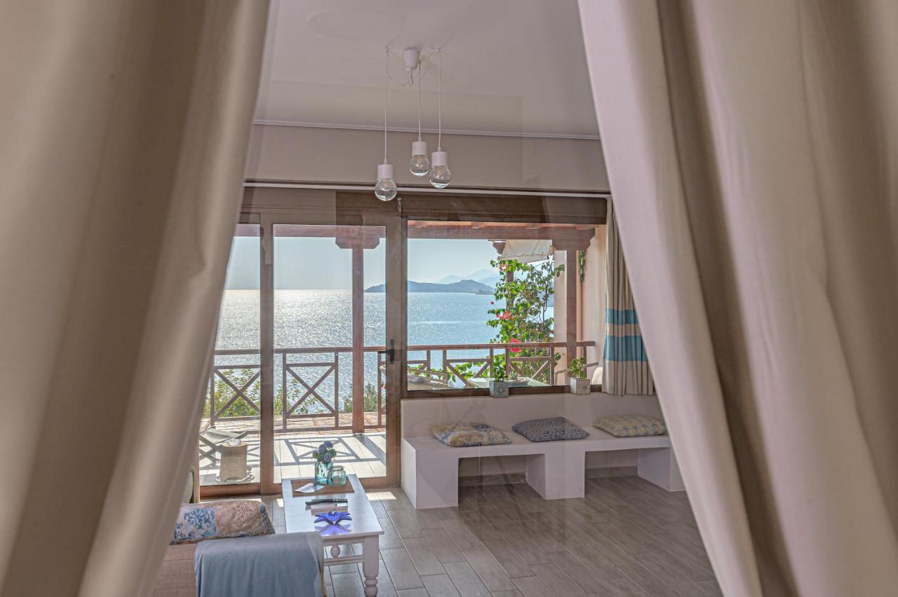 Paralio Astros Beachfront Suites Xiropigado Exterior photo